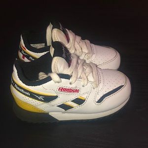 Toddler unisex Reebok sneakers